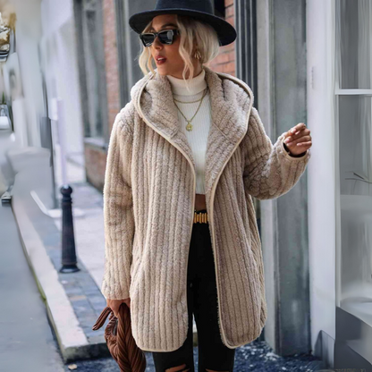 Aurélie | Long gilet doux avec capuche pour femme